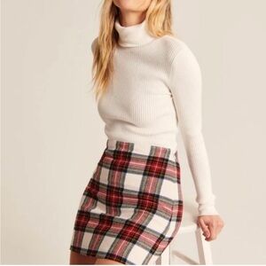 Abercrombie and Fitch Women’s Wool-Blend Plaid Mini Skirt in Small